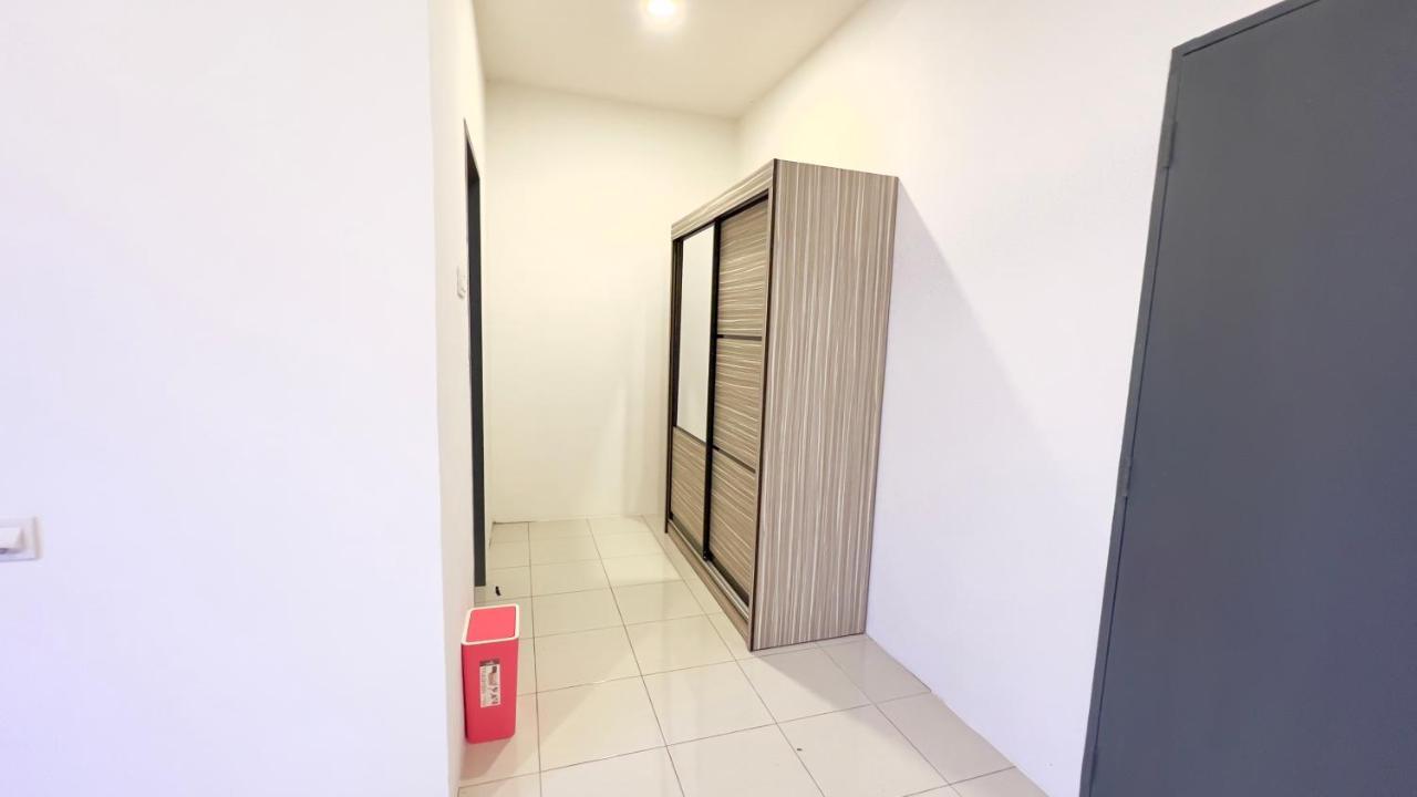 De Qasturee Klia@Kota Warisan Homestay Nearest To Airport Kampong Besut المظهر الخارجي الصورة