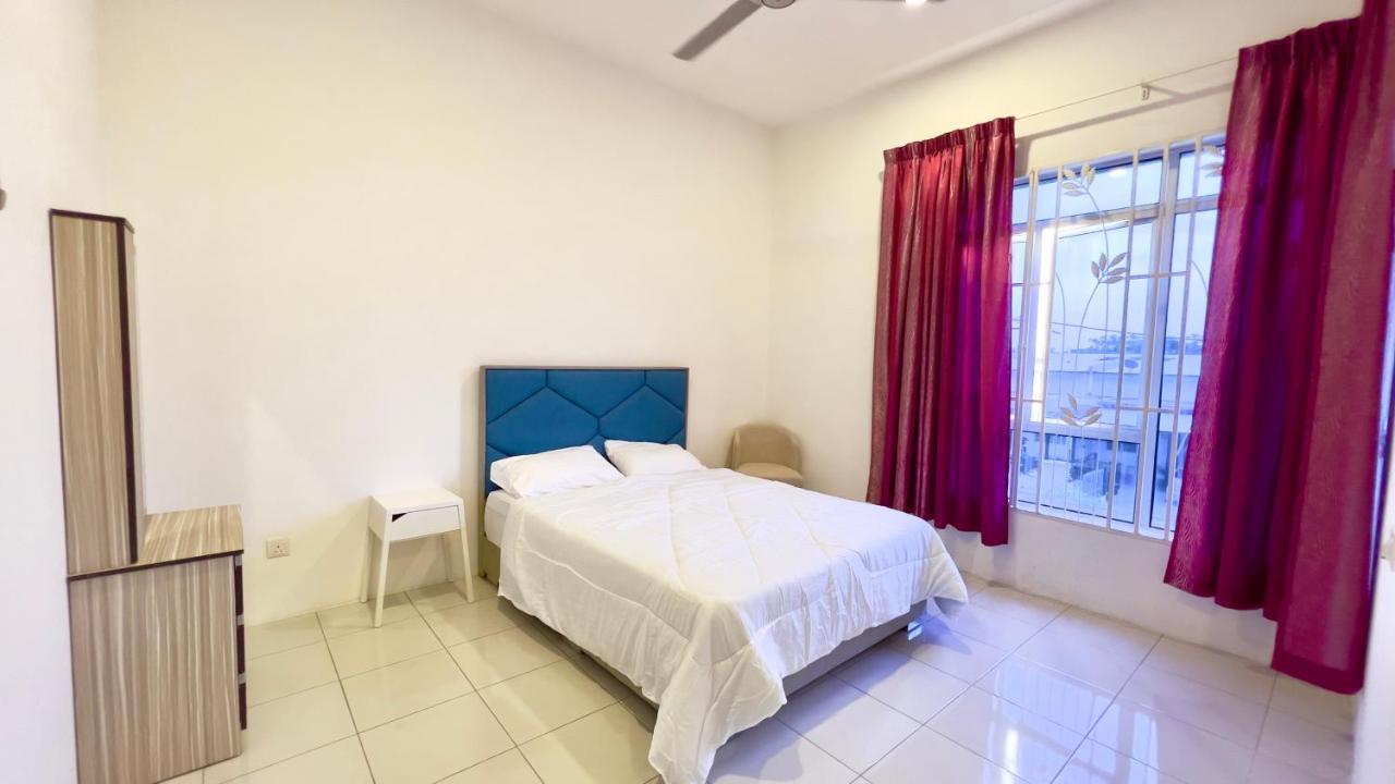 De Qasturee Klia@Kota Warisan Homestay Nearest To Airport Kampong Besut المظهر الخارجي الصورة