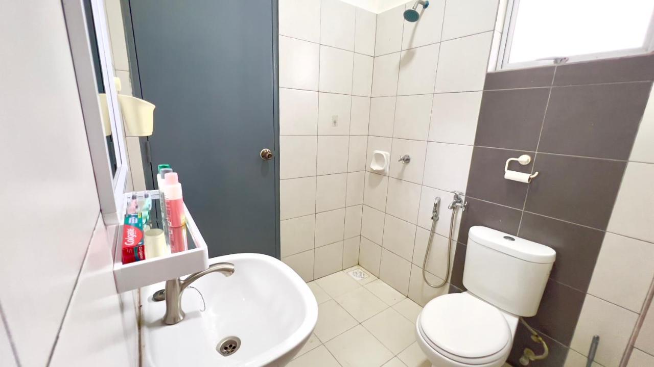 De Qasturee Klia@Kota Warisan Homestay Nearest To Airport Kampong Besut المظهر الخارجي الصورة