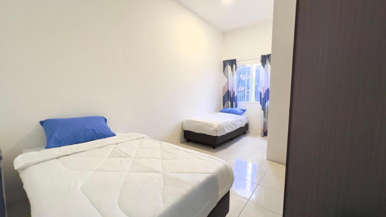 De Qasturee Klia@Kota Warisan Homestay Nearest To Airport Kampong Besut المظهر الخارجي الصورة
